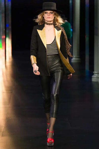 Look 48